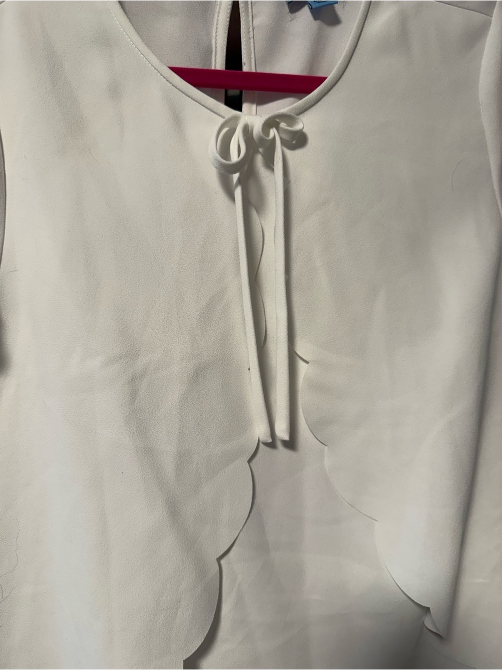 CeCe White Scalloped Blouse – Size Medium – NWOT - Picture 6 of 7